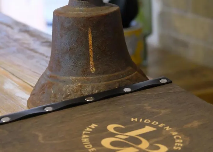 Hidden Acres Малахайд